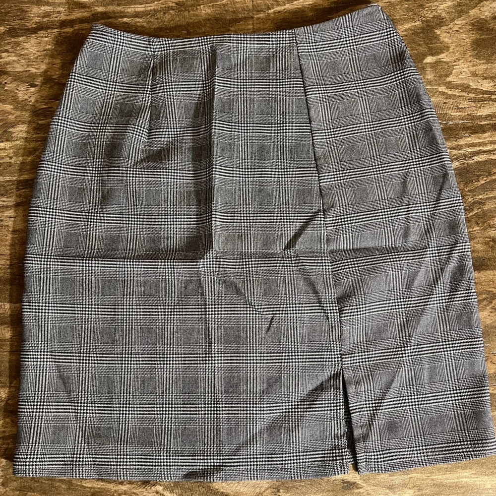 Windsor Plaid Skirt with Slit